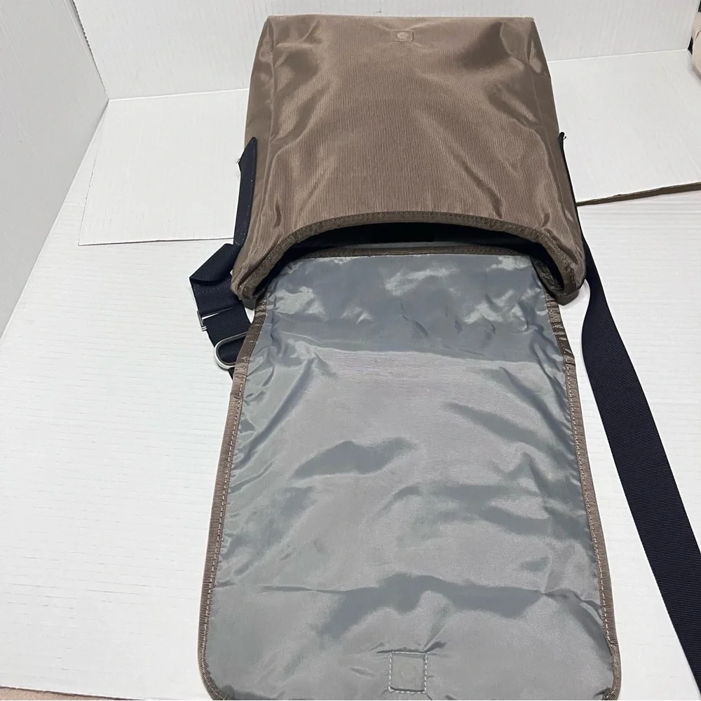 VICTORINOX Crossbody Messenger Laptop Bag